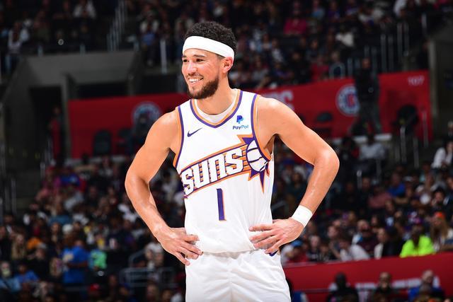 欧联杯室外气温-1℃ 曼联队长B费脱外套给球童