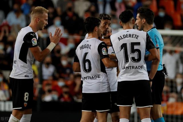 英超-萨拉赫梅开二度 利物浦3-2胜8分领跑